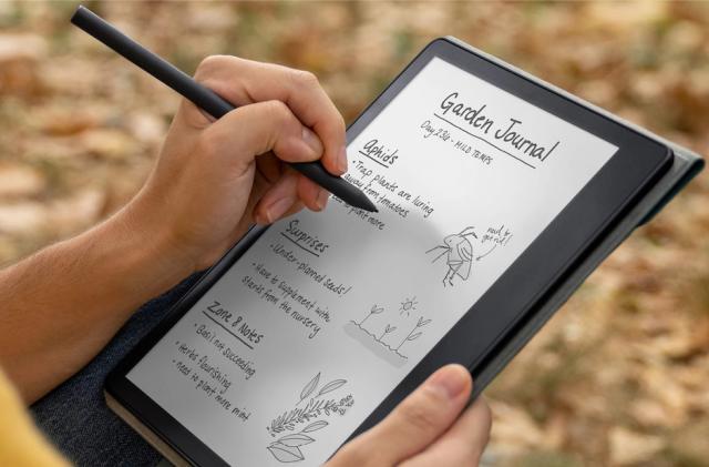 A person writes on the Kindle Scribe