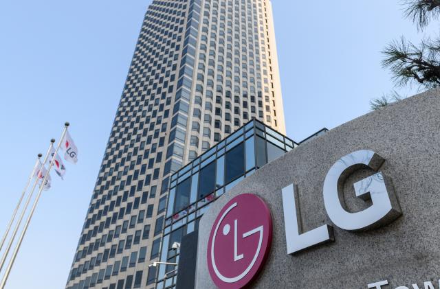 SEOUL, SOUTH KOREA - 2023/03/06: LG logo is seen outside the LG Twin Towers building, the LG Group's headquarters in Seoul. (Photo by KIM Jae-Hwan/SOPA Images/LightRocket via Getty Images)