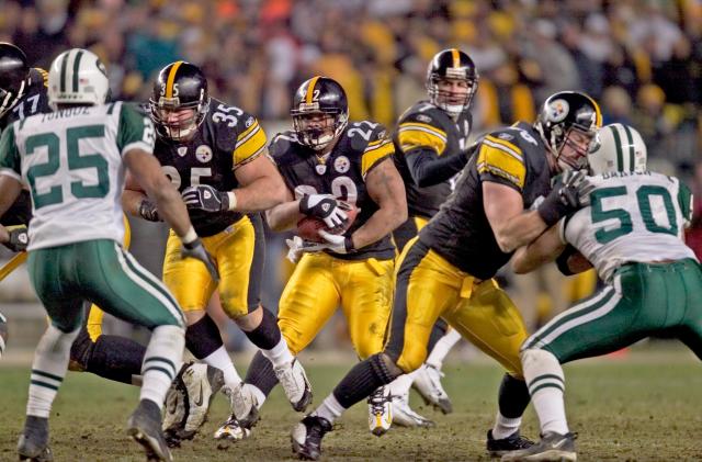 NFL Football - New York Jets against the Pittsburgh Steelers Duce Staley during the AFC Divisional Playoffs in Pittsburgh, Penn., on Jan. 15, 2005 at Heinz Field. The Steelers won in overtime 20-17. 